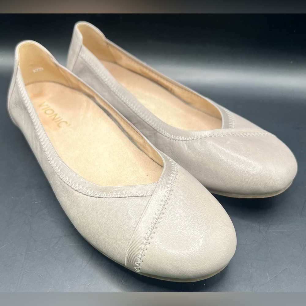Vionic-Women'sโ Beige Ballet Flats- Carol, Size: 7.5